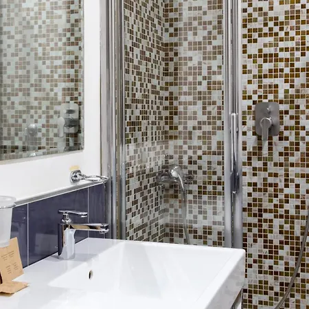 Πανσιόν Monti First