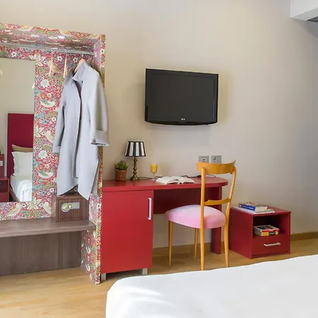 Monti First Πανσιόν 4*