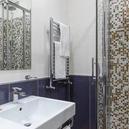 Πανσιόν Monti First 4*